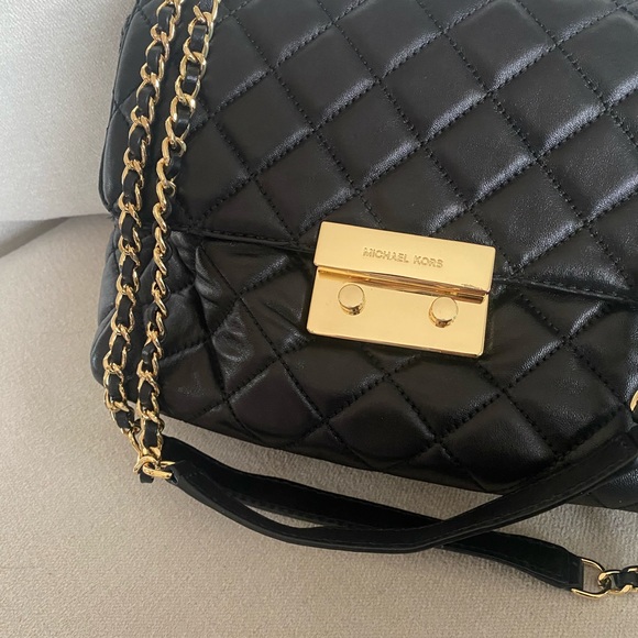GUC Michael Kors Black Quilted Shoulder Bag - Picture 6 of 8